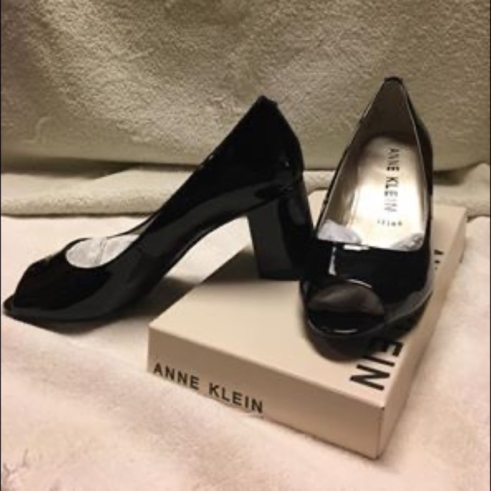 Anne Klein Meredith peep toe black patent pump